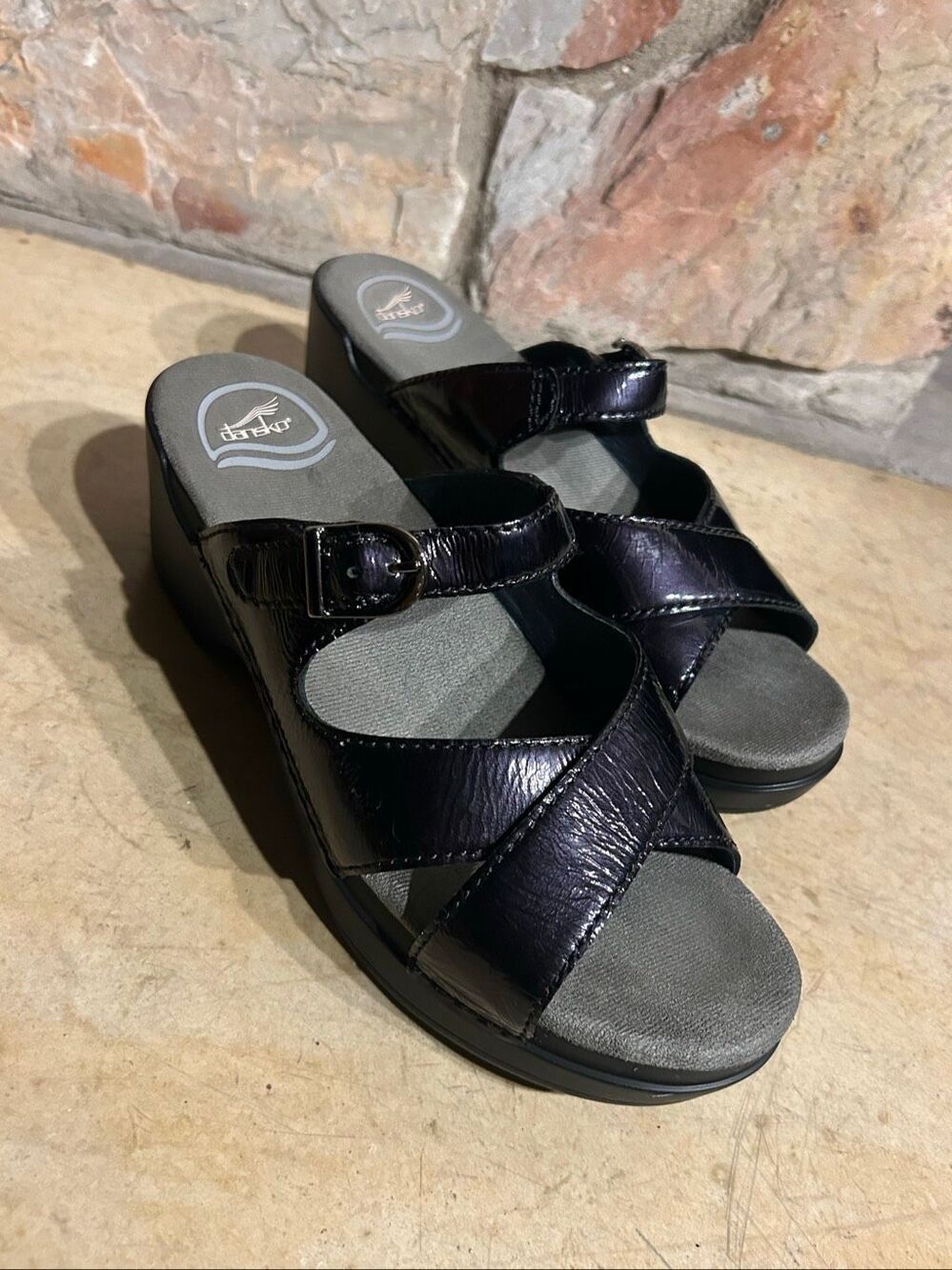 Dansko Womens Size 38 (US Size 7.5-8) Patent Leather Strappy Wedge Clogs Sandals